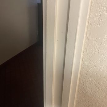 Best Western Plus Parkway Hotel - Useless bathroom door with fake lock - Hotels Near Me - Alton, Illinois Best Western Plus Parkway Hotel - Useless bathroom door with fake lock - Hotels Near Me - Alton, Illinois