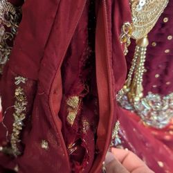 Resham Creations - Zipper wouldn't close - had to stitch it