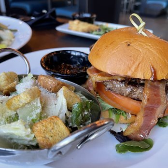 Echo Tap & Grille - Gossip Burger - Bars Near Me - Mountainside, New Jersey