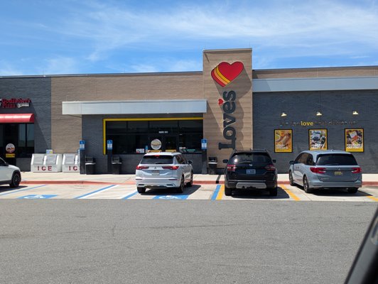 LOVE'S TRAVEL STOP - Updated March 2026 - 48 Photos & 17 Reviews