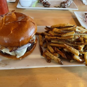Royal Coachman Tavern - Burger - Pizza Near Me - Riverton, Connecticut Royal Coachman Tavern - Burger - Pizza Near Me - Riverton, Connecticut
