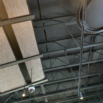 Yard House - No sound control on these ceilings. - New American Near Me - Santa Clarita, California