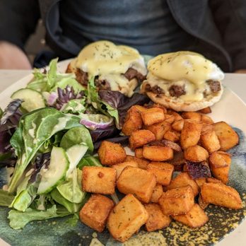 Sisters & Co - Bulgogi Beef Benedict - Breakfast & Brunch Near Me - Toronto, Ontario