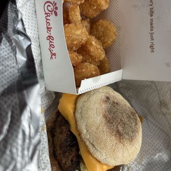 Chick-fil-A - Hash Brown Sausage, Egg & Cheese Muffin - Fast Food Near Me - Belleville, Illinois Chick-fil-A - Hash Brown Sausage, Egg & Cheese Muffin - Fast Food Near Me - Belleville, Illinois