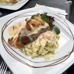Galeria Silli und Gianni - Ein ordentliches Stück Rumpsteak mit Garnelen auf Tagliatelle