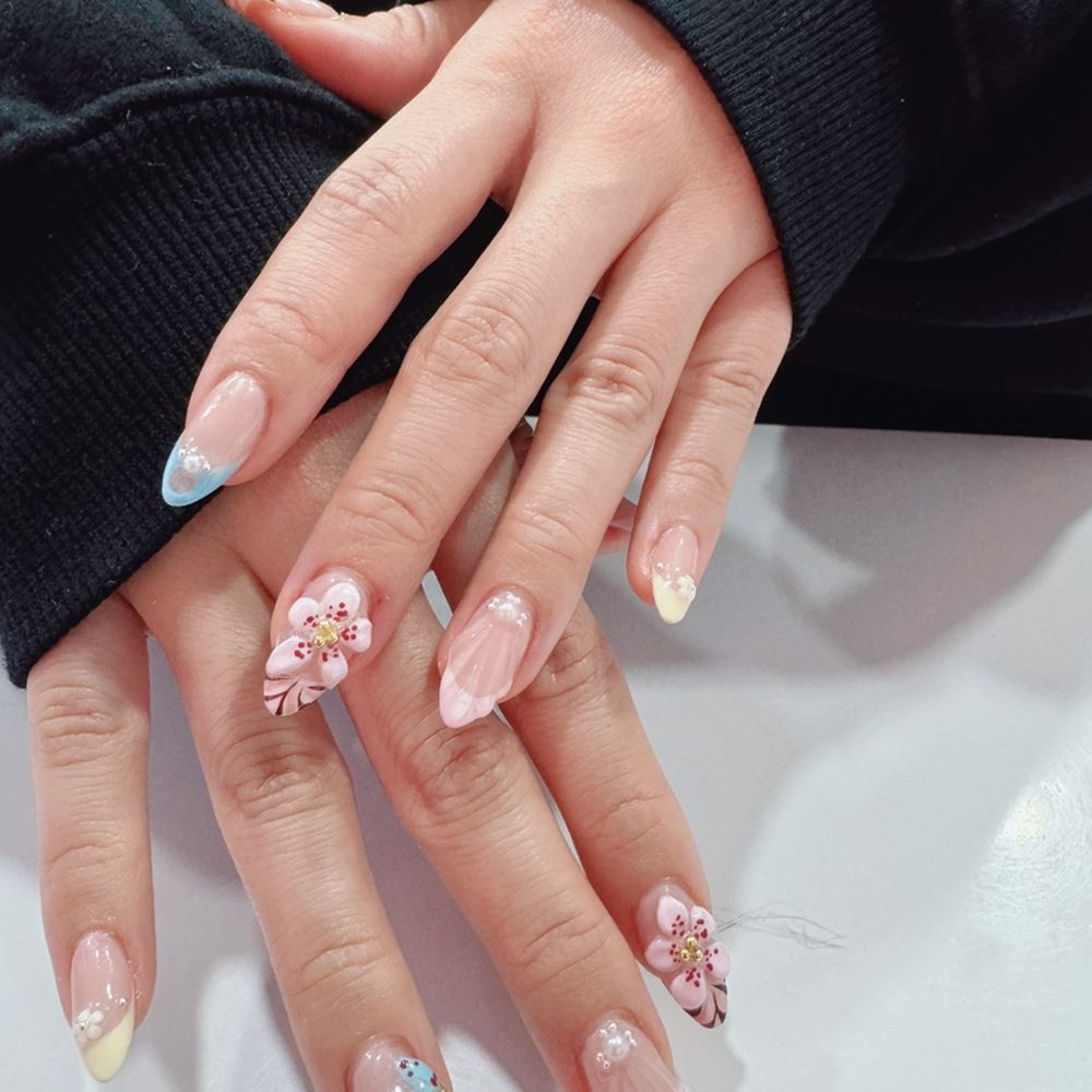 NAIL ART SALON INTERIOR WITH COZY SEATING