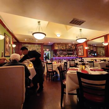 Le Petit Restaurant - people dining in a restaurant - French Near Me - Sherman Oaks, California Le Petit Restaurant - people dining in a restaurant - French Near Me - Sherman Oaks, California