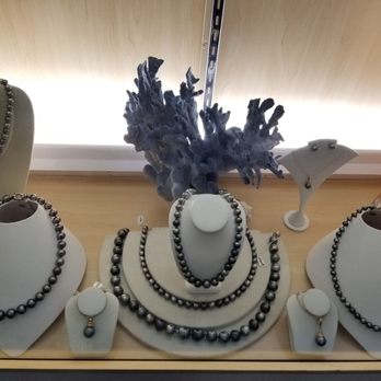 Around The Pearl - Traditional strands of Tahitian Pearls - Jewelry Near Me - Honolulu, Hawaii Around The Pearl - Traditional strands of Tahitian Pearls - Jewelry Near Me - Honolulu, Hawaii