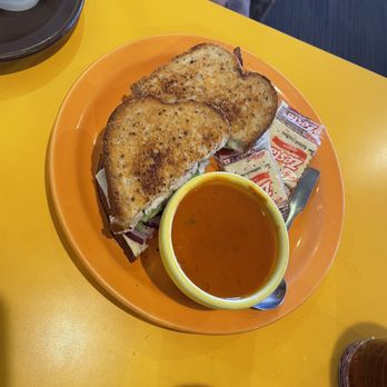 Village Inn - Turkey Bacon Avocado Melt - American Near Me - Phoenix, Arizona