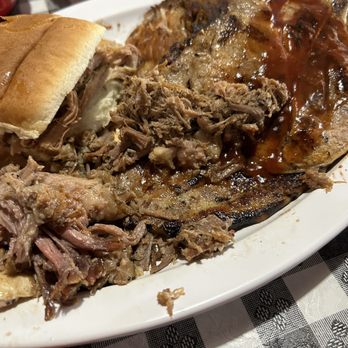 Bucky Bee's BBQ - Barbeque Near Me - Cave City, Kentucky