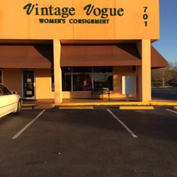 Vintage Vogue - Boutique located on the corner of 7th & 281.