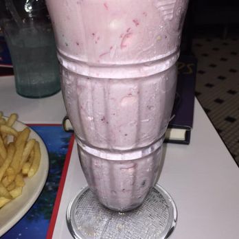 Steak ’n Shake - Very berry strawberry milkshake! - Burgers Near Me - Lexington, Kentucky Steak ’n Shake - Very berry strawberry milkshake! - Burgers Near Me - Lexington, Kentucky