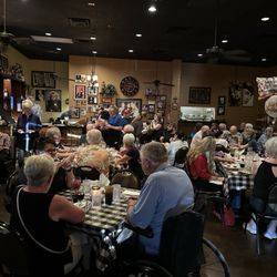 Dominic's Bistro Italiano - Seating area