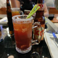 De Costa a Costa - Michelada con clamato y camarón