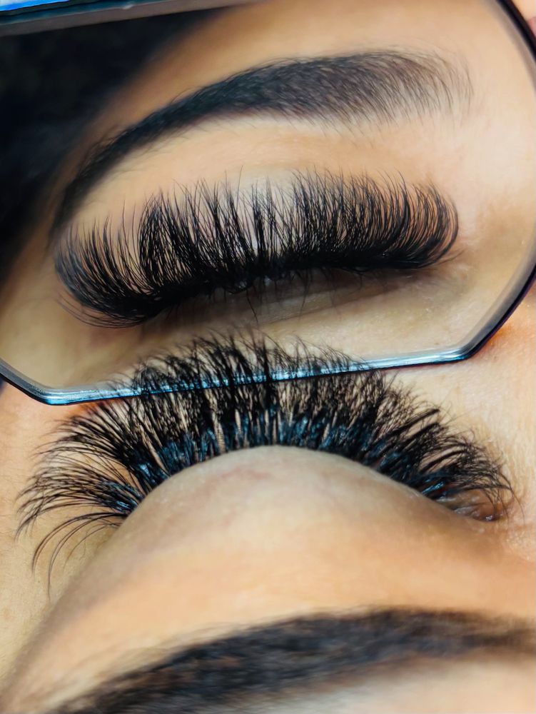 Wildflower Wink Logo