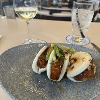 Lamplight Lounge - Hung Pao Bao and Sauv Blanc - New American Near Me - Anaheim, California Lamplight Lounge - Hung Pao Bao and Sauv Blanc - New American Near Me - Anaheim, California