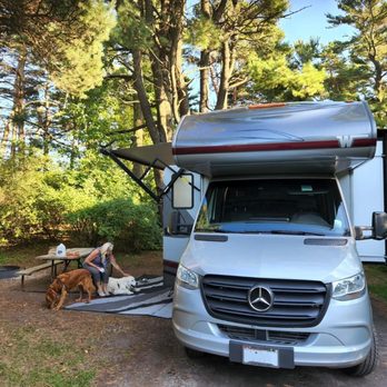 RV Great Lakes - Bring your little pals, you are Pet Friendly! - RV Rental Near Me - Milwaukee, Wisconsin