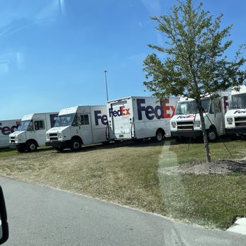 Publix at Gateway Commons - FedEx must be keeping their trucks here because of the Piney Point problem. - Grocery Near Me - Palmetto, Florida Publix at Gateway Commons - FedEx must be keeping their trucks here because of the Piney Point problem. - Grocery Near Me - Palmetto, Florida