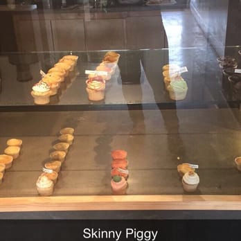 Skinny Piggy Bakery - Display cupcakes - Cupcakes Near Me Skinny Piggy Bakery - Display cupcakes - Cupcakes Near Me