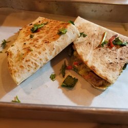 Grains 864 - Chicken quesadilla w guac.