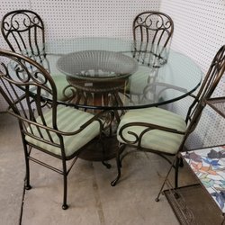 Retro By Chris Auction & Estate Services