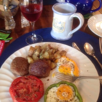 5 Ojo Inn Bed and Breakfast - Pepper Egg rings with sausage & tomatoes - Hotels Near Me - Eureka Springs, Arkansas 5 Ojo Inn Bed and Breakfast - Pepper Egg rings with sausage & tomatoes - Hotels Near Me - Eureka Springs, Arkansas