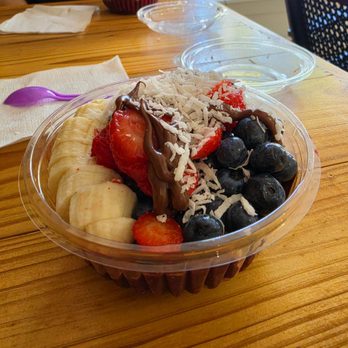 BayBowls Freeport - Bowdoin Bowl with Banana - Acai Bowls Near Me - Freeport, Maine