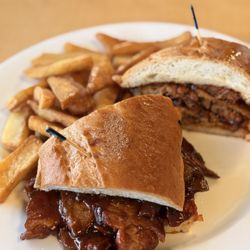 Willie's Cafe - BBQ tri tip sandwich.