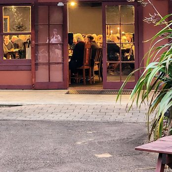 Te Pā Tū - 6:30 people eating dinner. Te Pā Tū February 2023 - Historical Tours Near Me - Tumunui, WKO