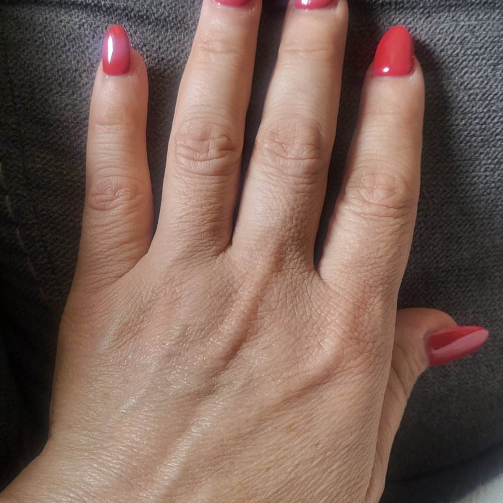 A natural and pretty nails. A natural and pretty nails.