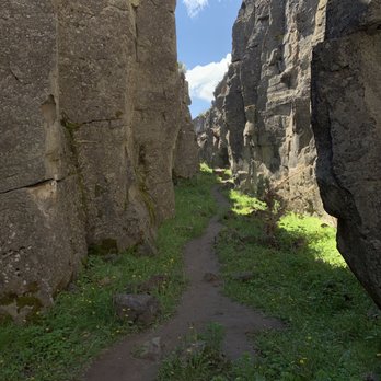 Crack In the Ground - Hiking Near Me - Christmas Valley, Oregon