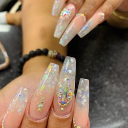 Luxury Beauty & Nails - By Maya