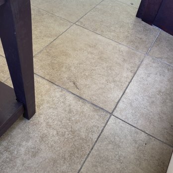 La Princesse Salon and Spa - Dirty floor in waiting area - Hair Salons Near Me - Alameda, California