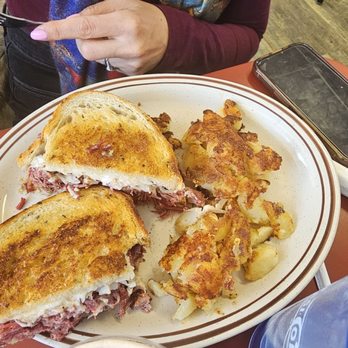 Laurel Diner - Reuben - Burgers Near Me - Southbury, Connecticut Laurel Diner - Reuben - Burgers Near Me - Southbury, Connecticut