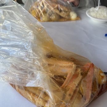 Paramount Stinkin Crawfish - Snow crab legs - Seafood Near Me - Paramount, California