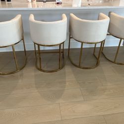 VIP Nationwide Moving Company - Placed chairs neatly in dedicated location