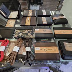 UIC Outlet - Tri-Fold & bi-fold Wallets, badge protectors, passport holders
