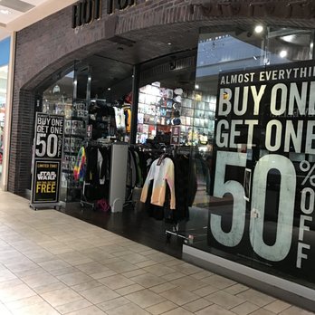 Hot Topic - Accessories Near Me - Layton, Utah