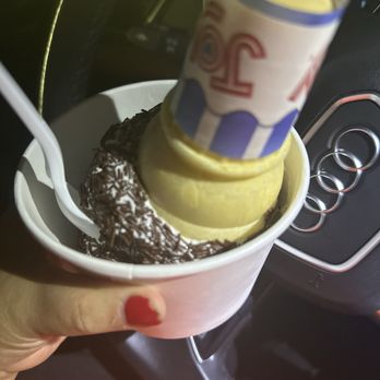 Kell's Kreme - Ice Cream & Frozen Yogurt Near Me - Revere, Massachusetts