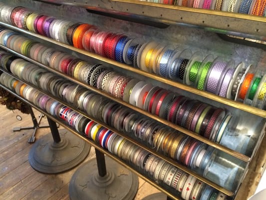 V V Rouleaux by null