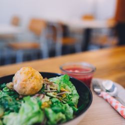 Sladerij - Salad with a side soup and bread.