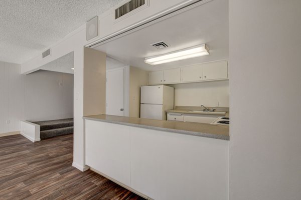 713 E Sahara Ave