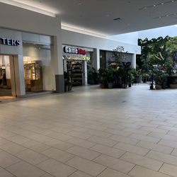 Gamestop - Store entrance.