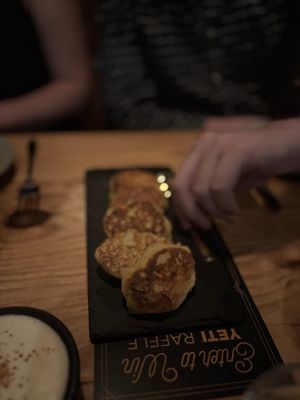 51 Rainey St by null