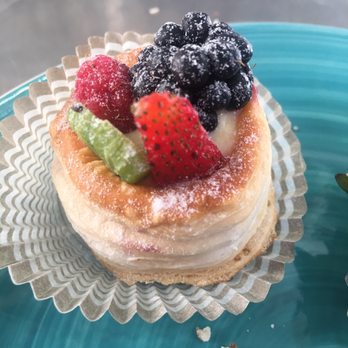Perfectly Sweet - Cute bite size fruit tart... loved it! - Bakeries Near Me - Alhambra, California