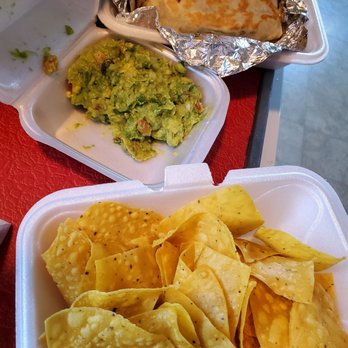 Restaurante El Sabor Del Pueblo - The spread! Best burrito I've had in the region, the freshest guacamole and... Okay chips - Salvadoran Near Me - Cincinnati, Ohio Restaurante El Sabor Del Pueblo - The spread! Best burrito I've had in the region, the freshest guacamole and... Okay chips - Salvadoran Near Me - Cincinnati, Ohio
