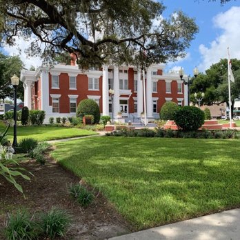 Downtown Dade City Main Street - Courthouse lawn - Local Flavor Near Me - Dade City, Florida