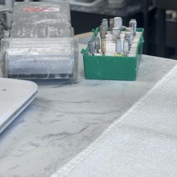 Diamond Nails - Dirty, previously used equipment. Nothing sanitized.