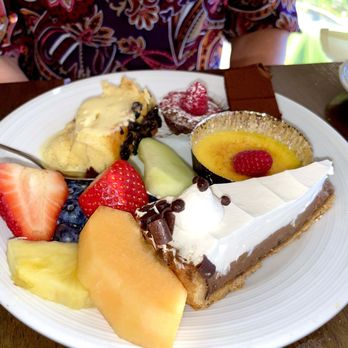 100 Sails Restaurant & Bar - Dessert - Buffets Near Me - Honolulu, Hawaii