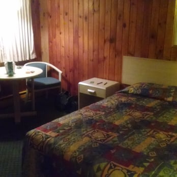 Gorham Motor Inn - Not a bad spot for the $...didn't enjoy the 2:10 am freight train rolling past the motel....but overall it's quite suitable - Hotels Near Me - Gorham, New Hampshire